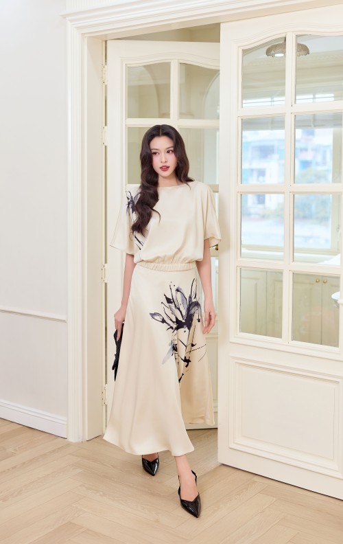 Sixdo Cream Graphic Silk Blouse